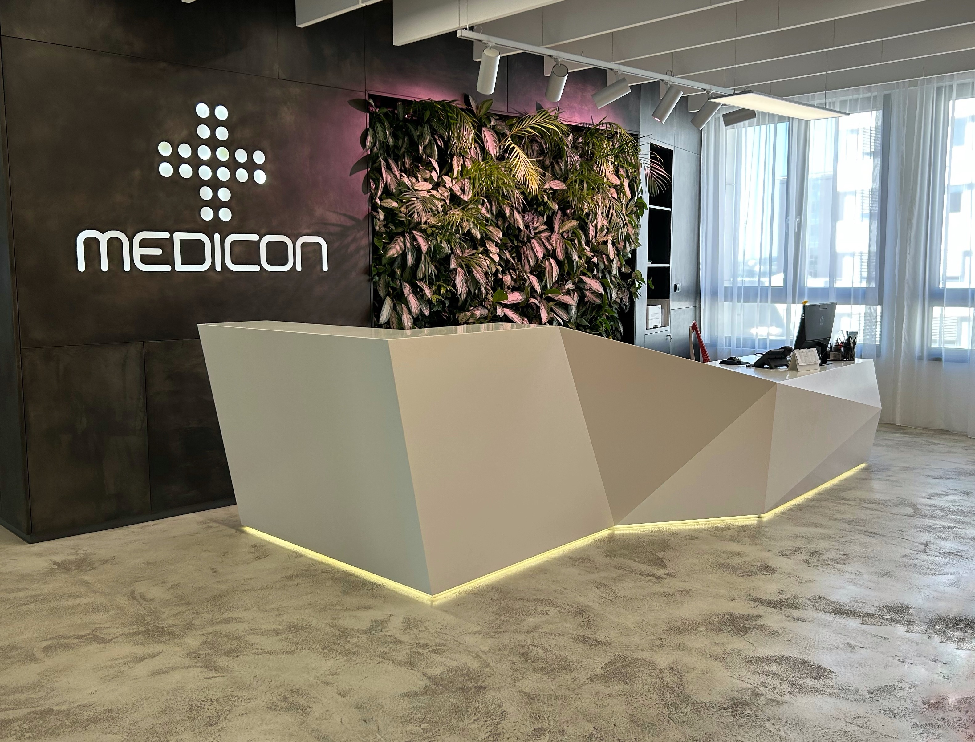 MEDICON RDG Budějovická reception desk