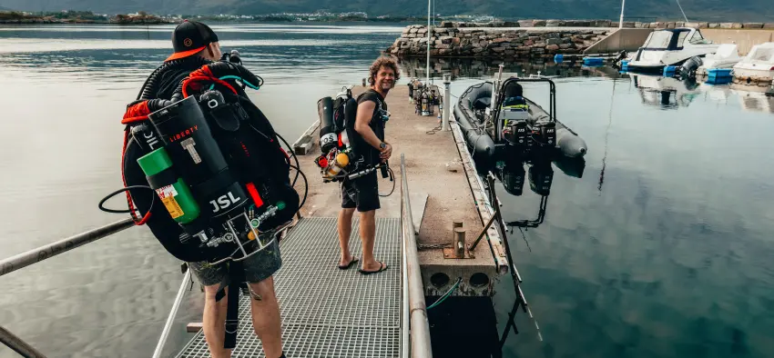 Two divers before entering the water.