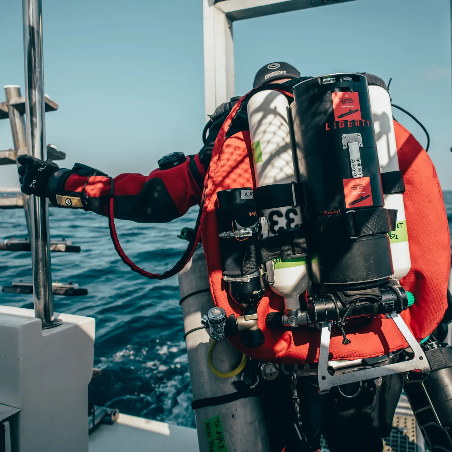 Cave diver with Divesoft Liberty rebreather