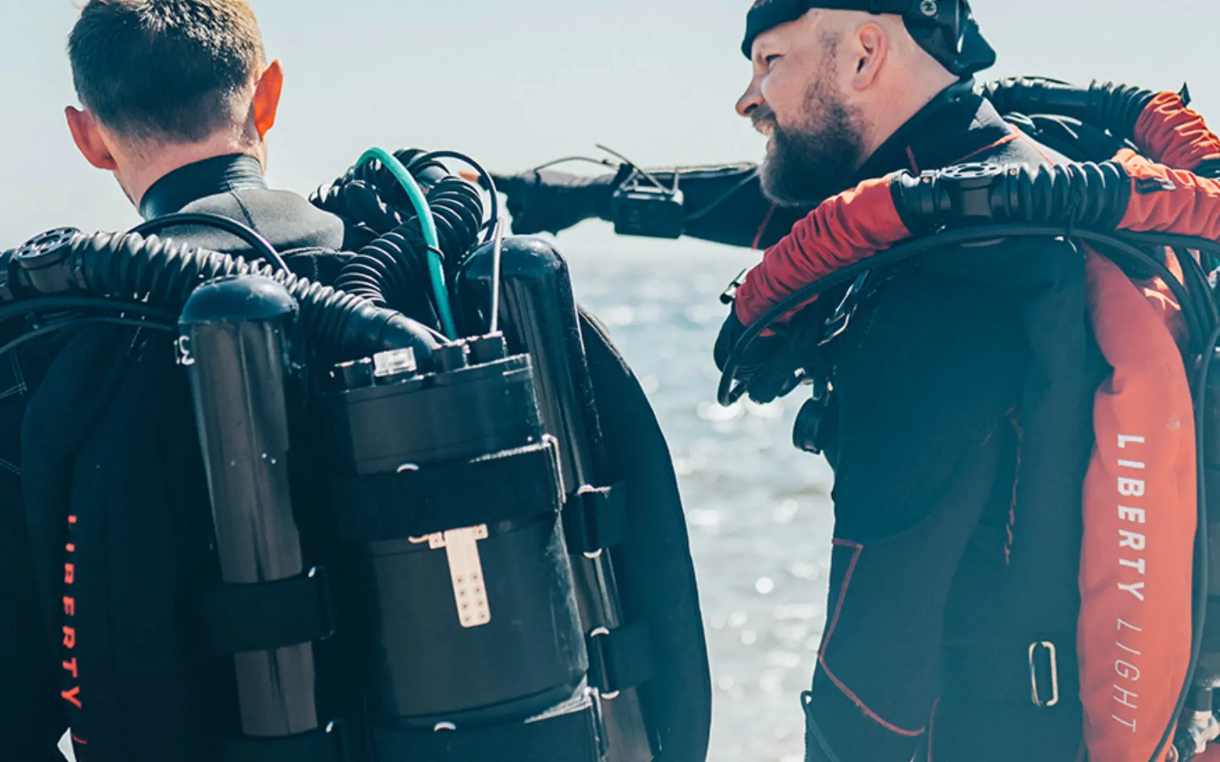 A closed-circuit rebreather combines the breathing loop, scrubber, sensors, oxygen supply, and diluent into a single integrated system.