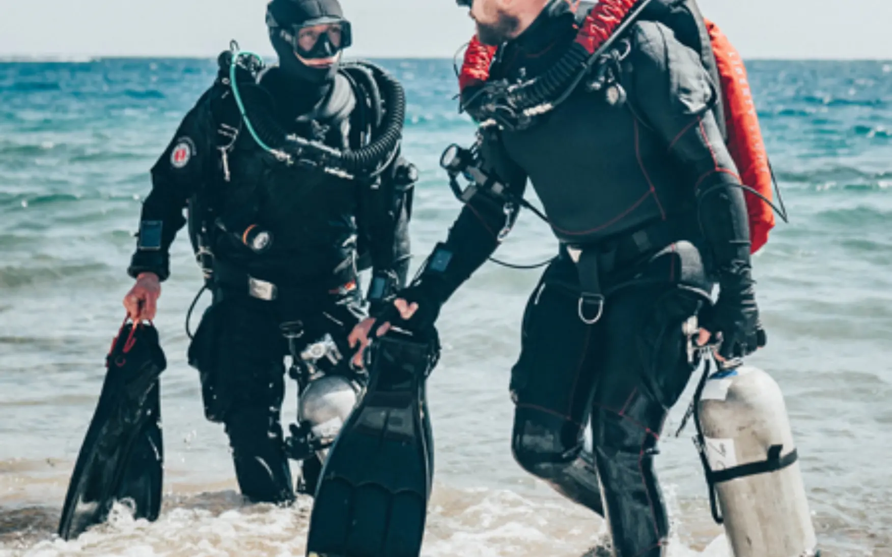 Rebreather divers