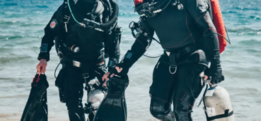 Rebreather divers